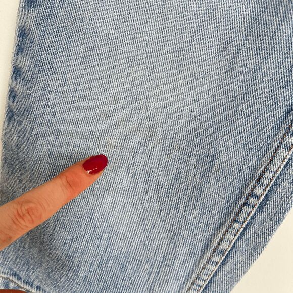 VTG Guess USA High Rise Mom Jeans Light Wash Tapered Leg 31 x 29 - Picture 8 of 10